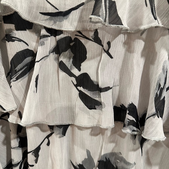 Floral Sleeveless Dress in Gray and Black - Picture 2 of 4